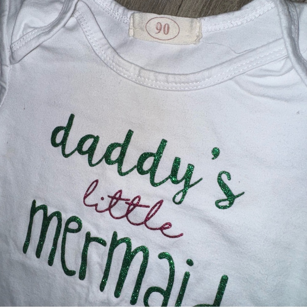 (🆓)*FREE ADD TO BUNDLE* Daddy’s little Mermaid Onesie - Picture 3 of 6